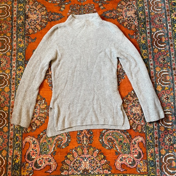 100% Cashmere Mockneck Sweater- Everlane - Picture 4 of 7